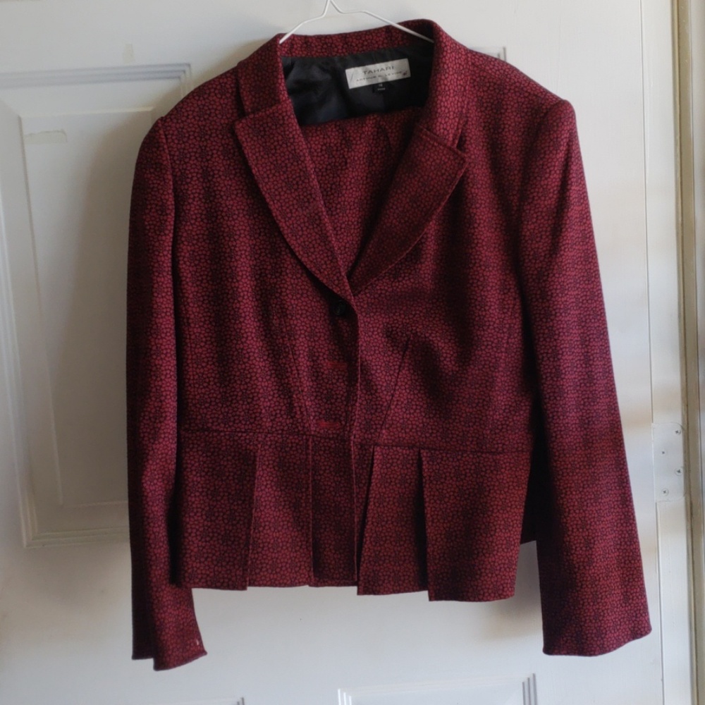 Tahari Skirt Suit